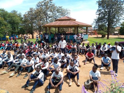 Nord-Kivu : en mémoire de leurs collègues massacrés à Oïcha, les enseignants de Beni sèchent les cours