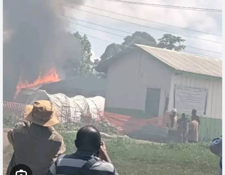Ituri : Un centre d’isolement Ebola incendié par des jeunes en colère à Rwampara