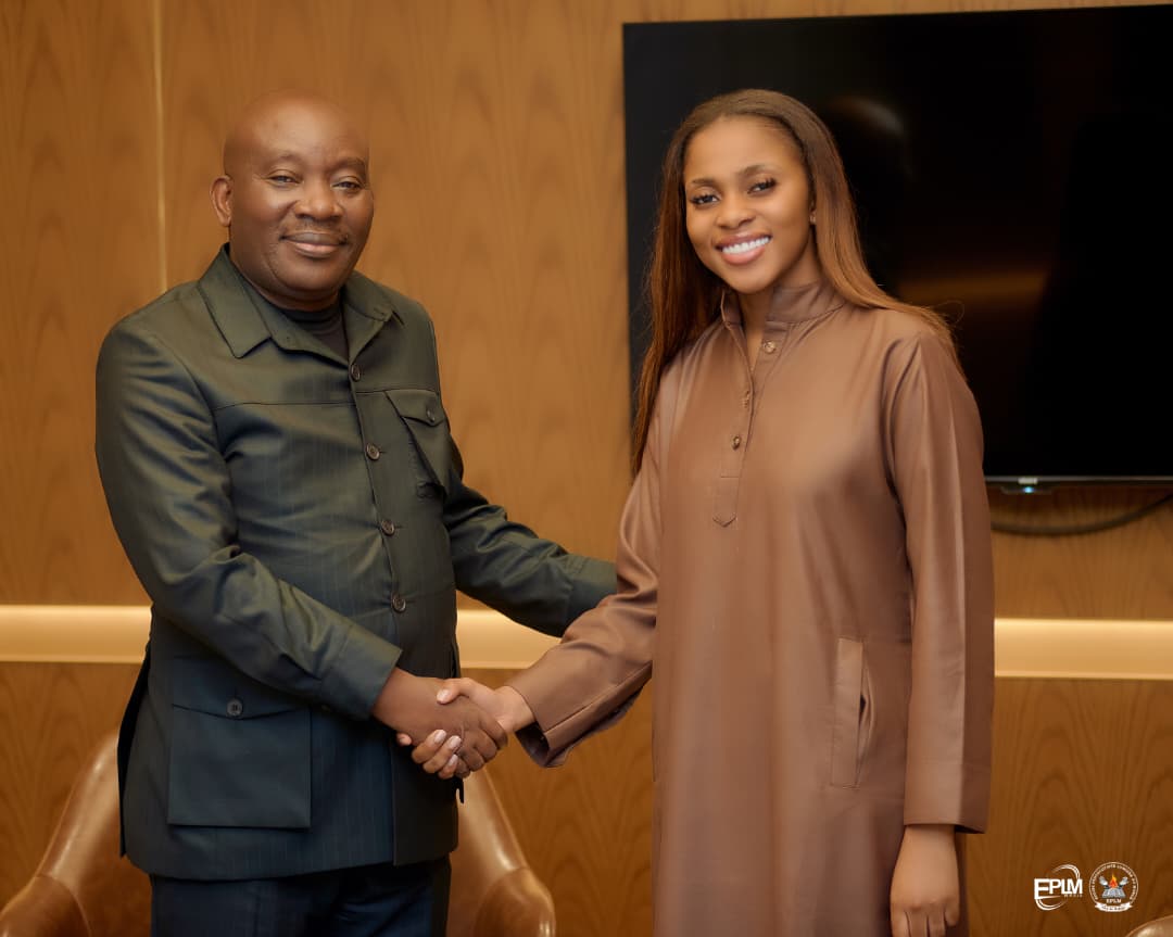 RDC : La ministre de la Jeunesse Grâce Kutino visite le prophète Mulindwa Jules sur pour échanger sur l’encadrement de la jeunesse