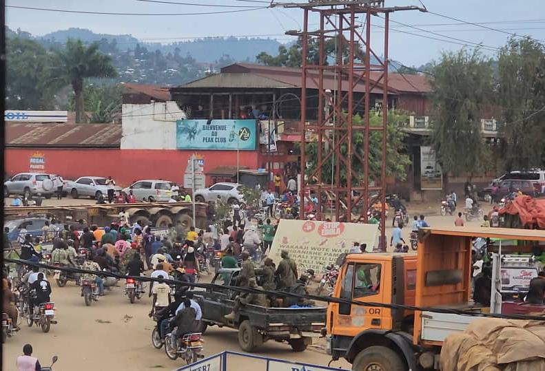 Beni : Colère et manifestations après la mort d’une jeune fille par balle lors d&rsquo;un enterrement Ebola à Katula
