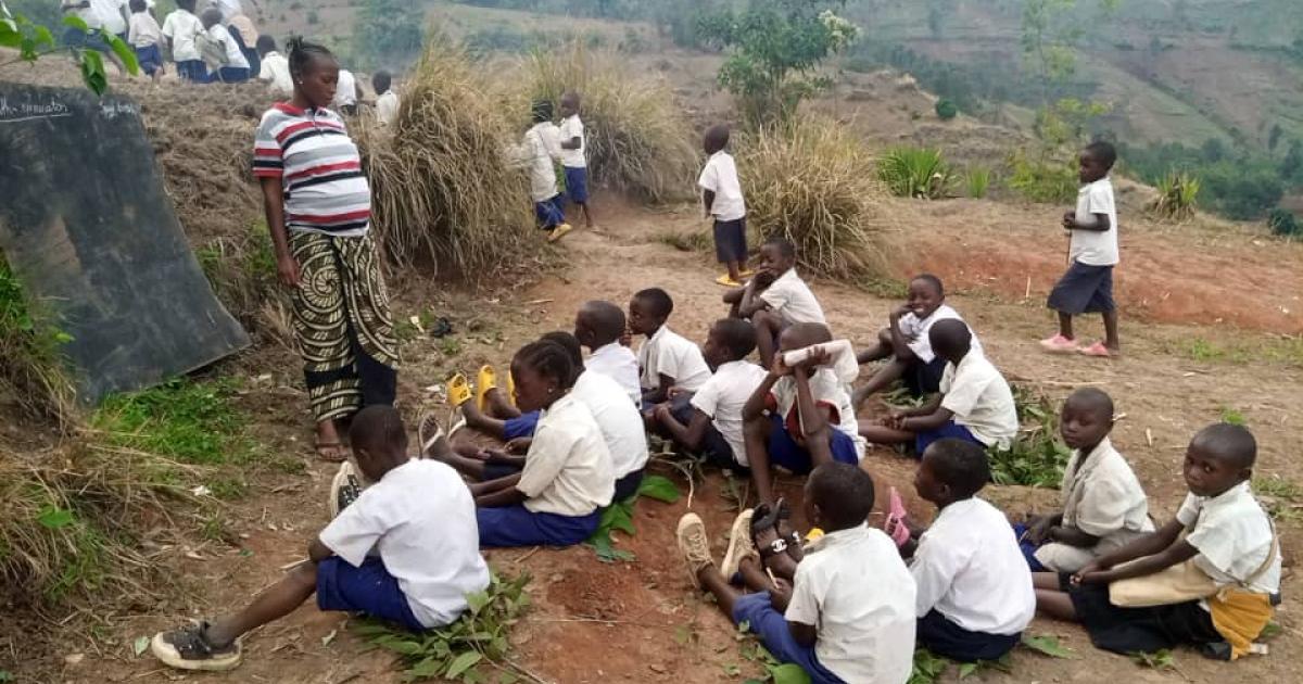 Nord-Kivu : Dix kilomètres à pied ou l&rsquo;abandon scolaire, le calvaire des écoliers de Karama
